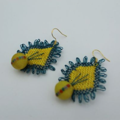 Needle Lace with Glass Antique button2