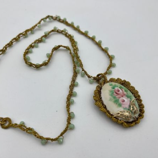 Porselen Pendant with Lace (1)
