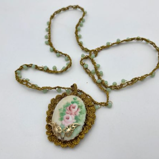 Porselen Pendant with Lace